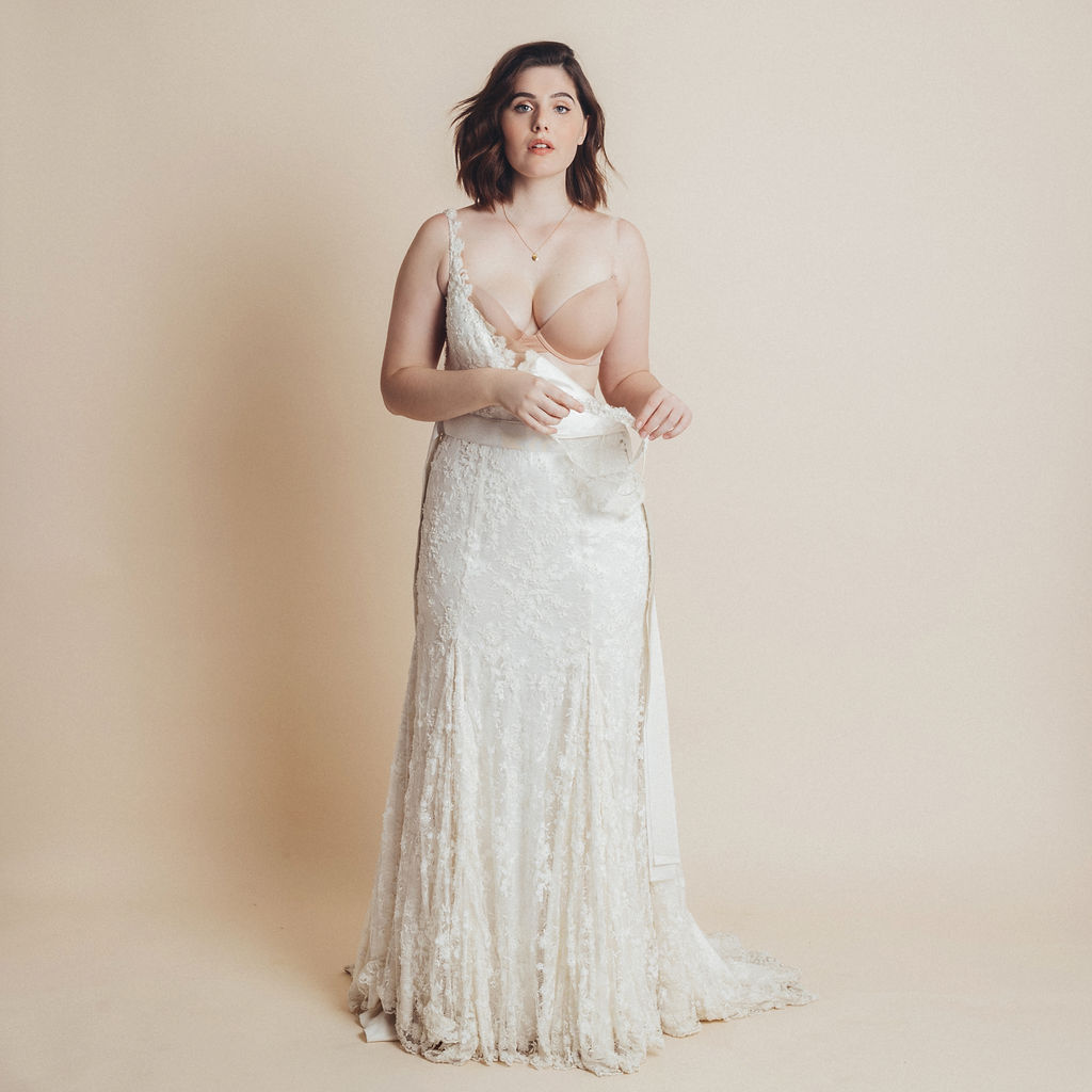 Blanche Showroom de robes de mariée - La Rochelle - Lingerie de mariee - Back to Glam - Mariage